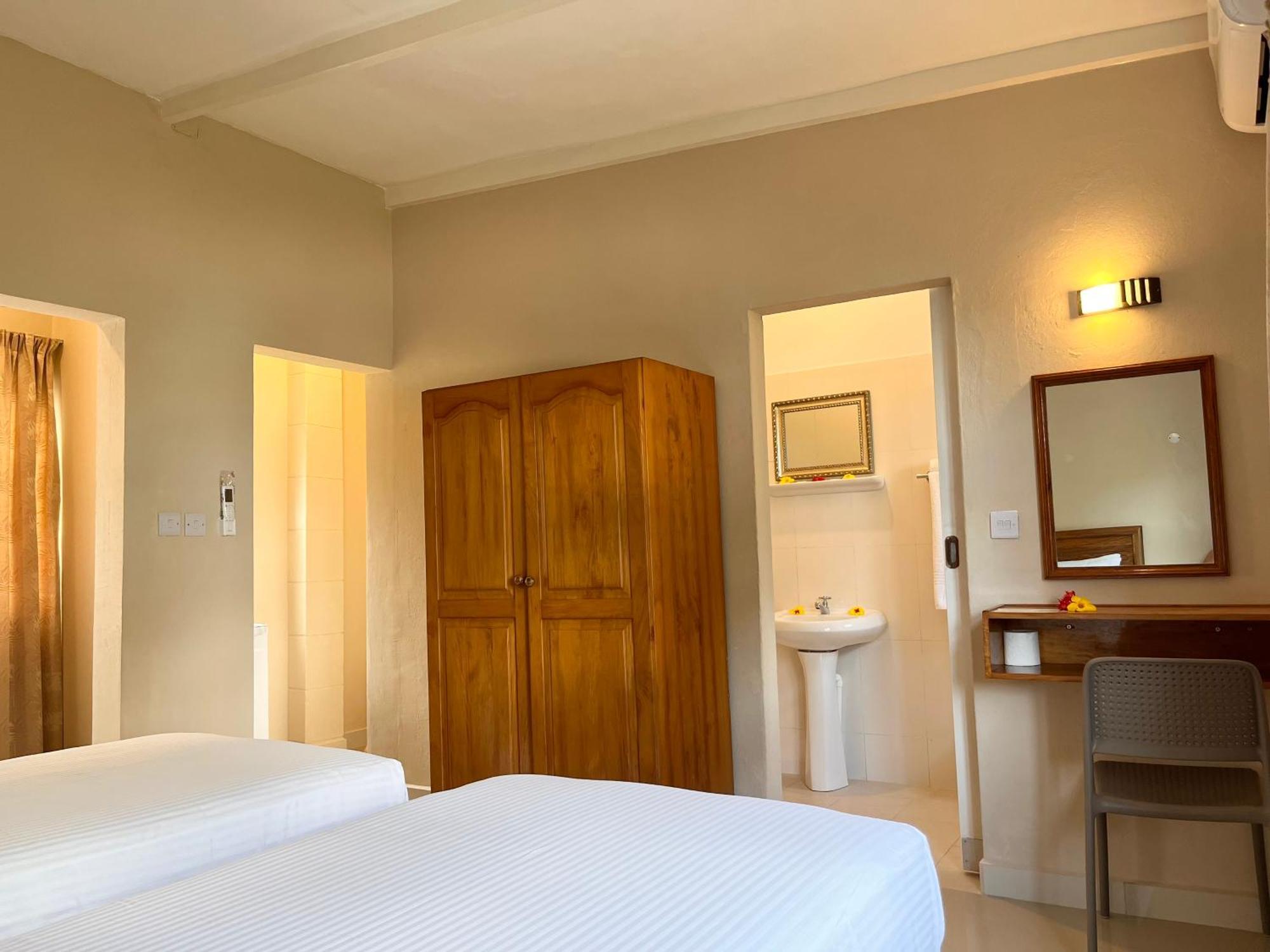 Panorama Guesthouse Apartments Beau Vallon Beach Exterior foto