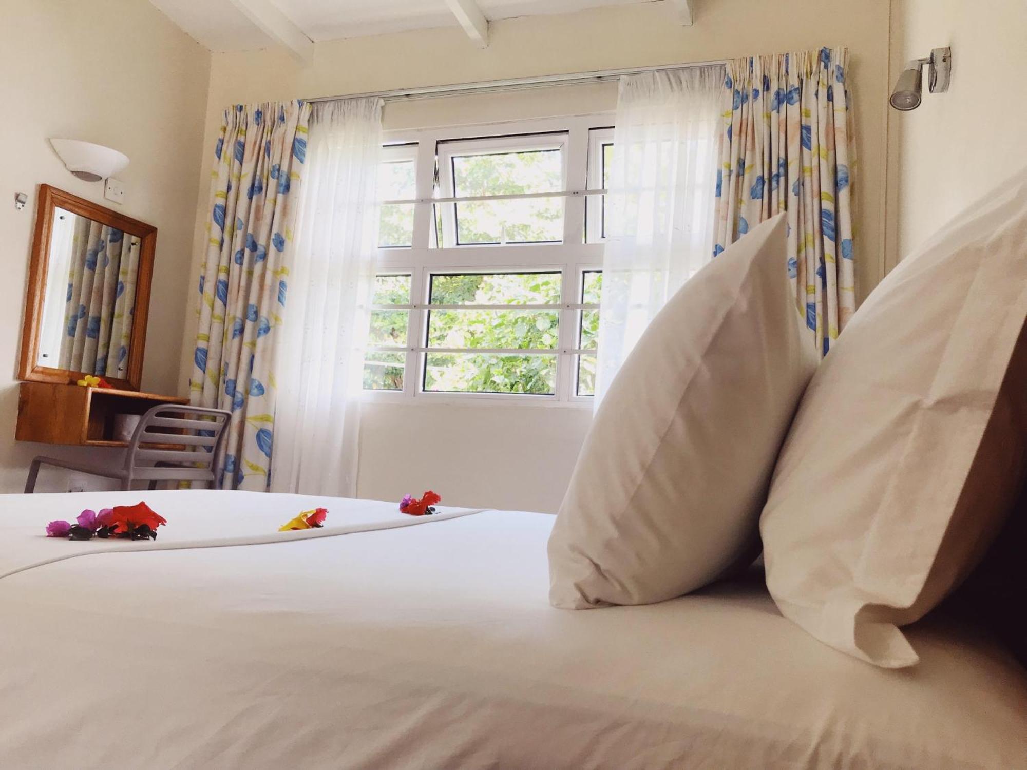 Panorama Guesthouse Apartments Beau Vallon Beach Exterior foto
